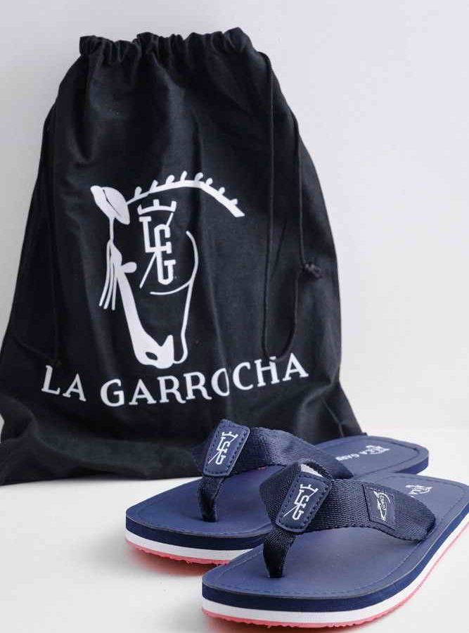 CHANCLA AZUL DETALLE