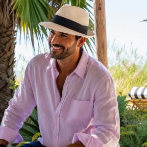SOMBRERO ALA CORTA CON BANDA A PLIEGUES