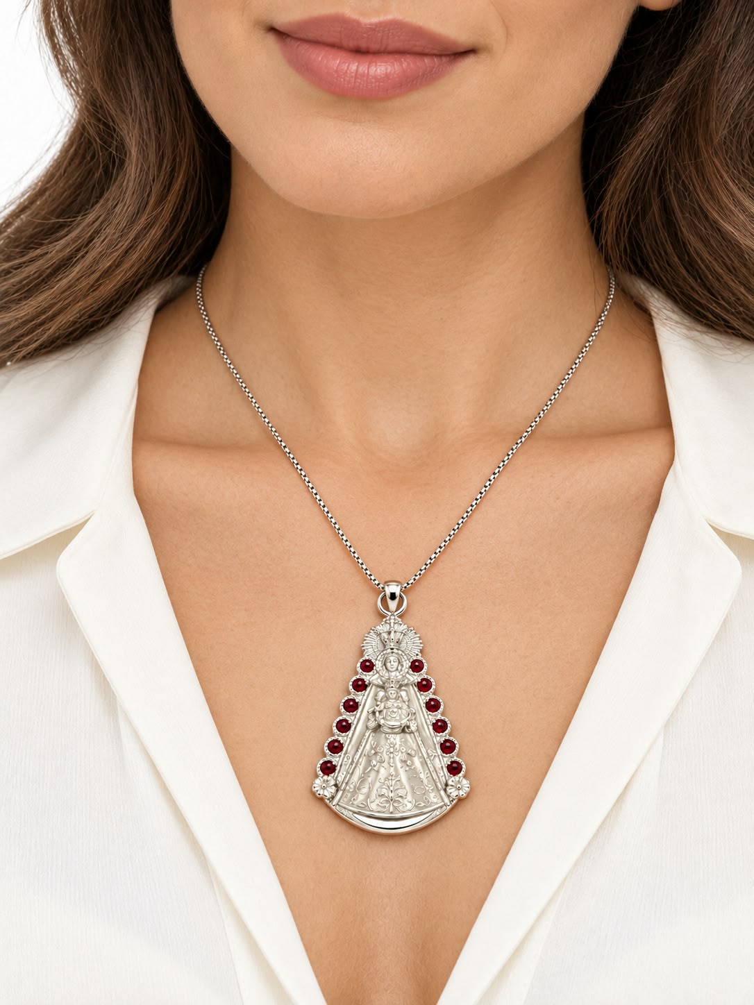 CADENA Y COLGANTE DE LA VIRGEN DEL ROCÍO ESMALTADO EN PLATA